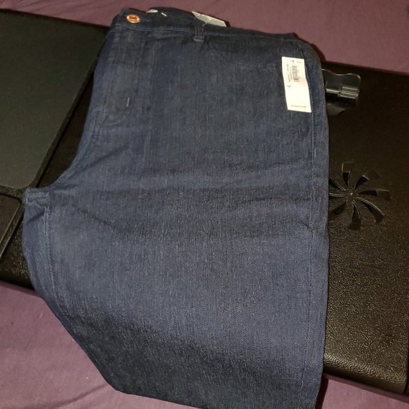 Old Navy Jeans - Picture 2 of 3